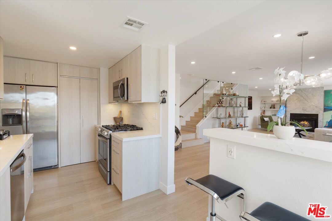 737 Pier Ave Unit: 1