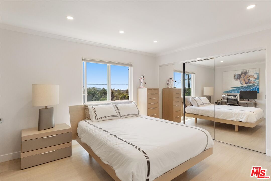 737 Pier Ave Unit: 1