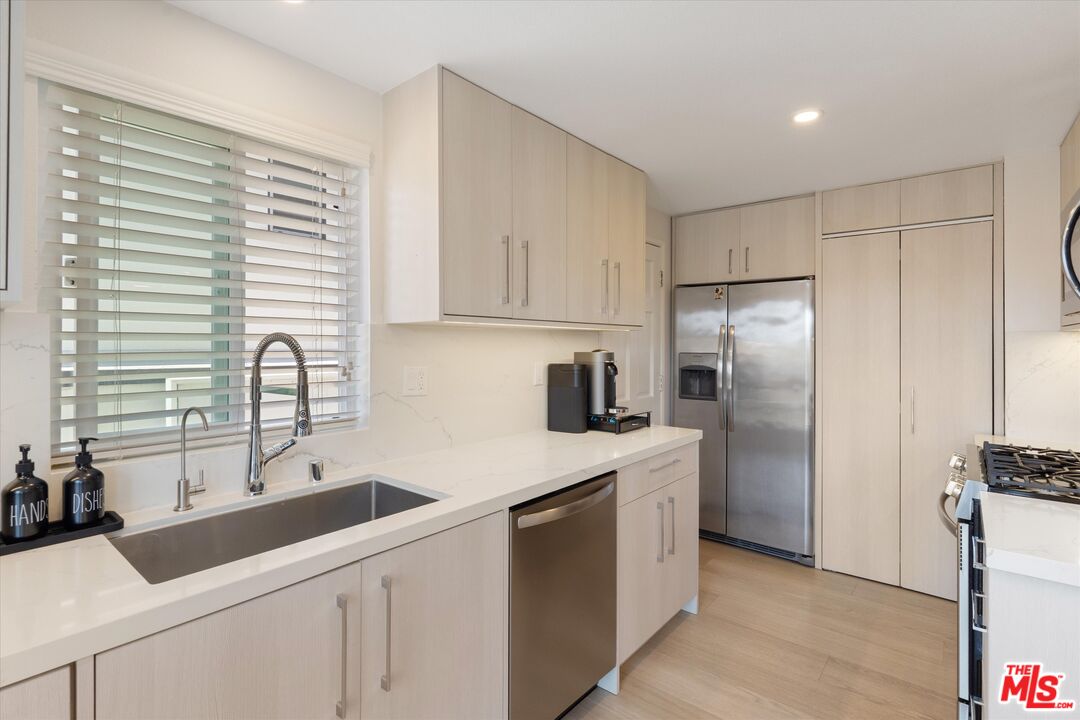 737 Pier Ave Unit: 1