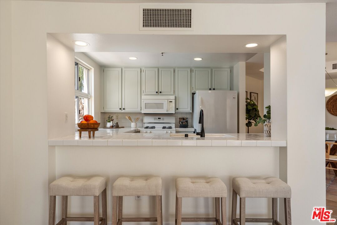 235 Main St Unit: 121