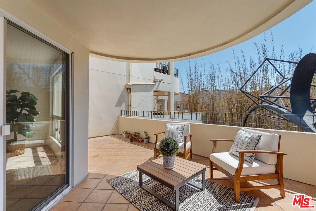 235 Main St Unit: 121