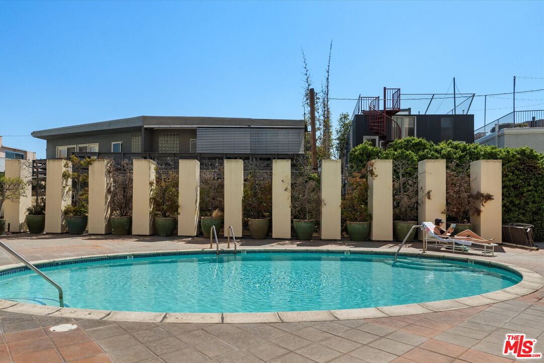 235 Main St Unit: 121