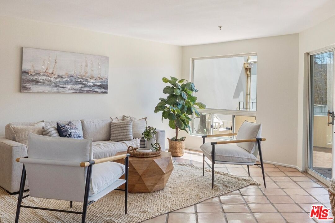 235 Main St Unit: 121