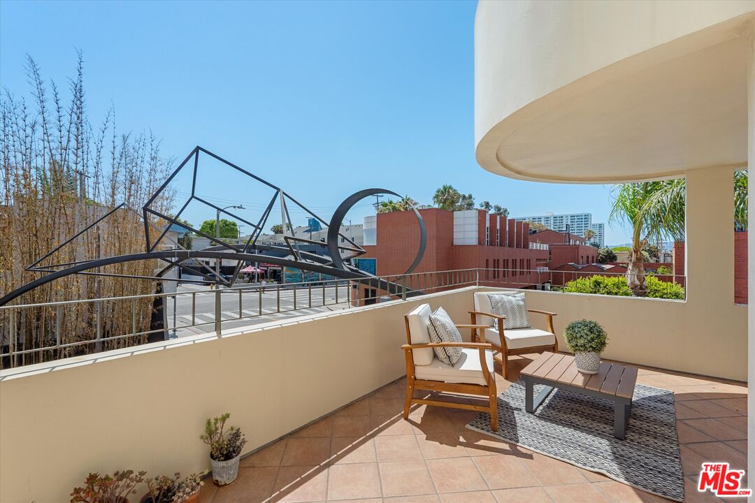 235 Main St Unit: 121