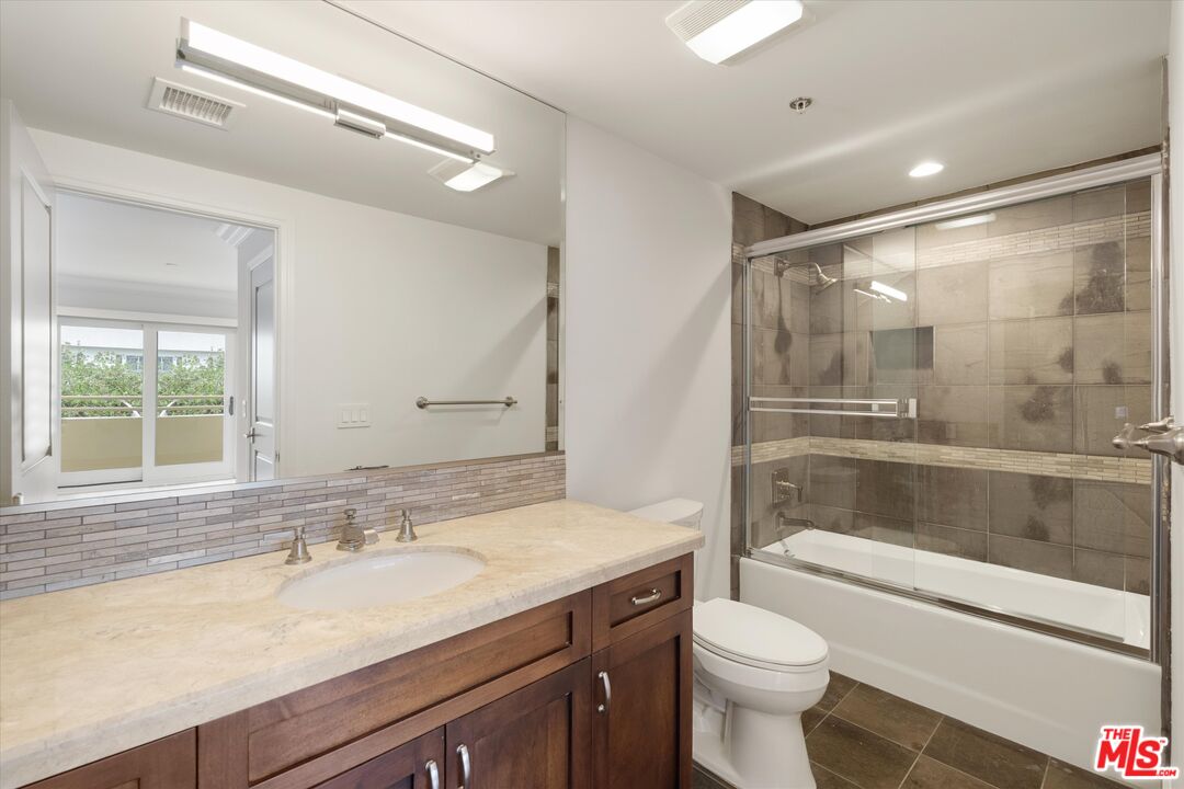 1032 3rd St Unit: 101