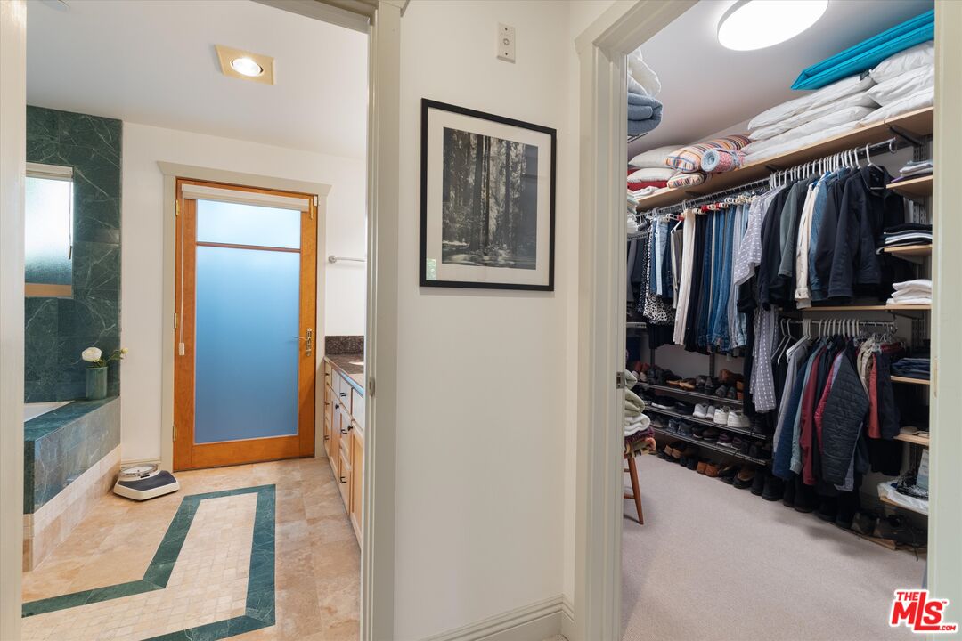 2411 4th St Unit: 3