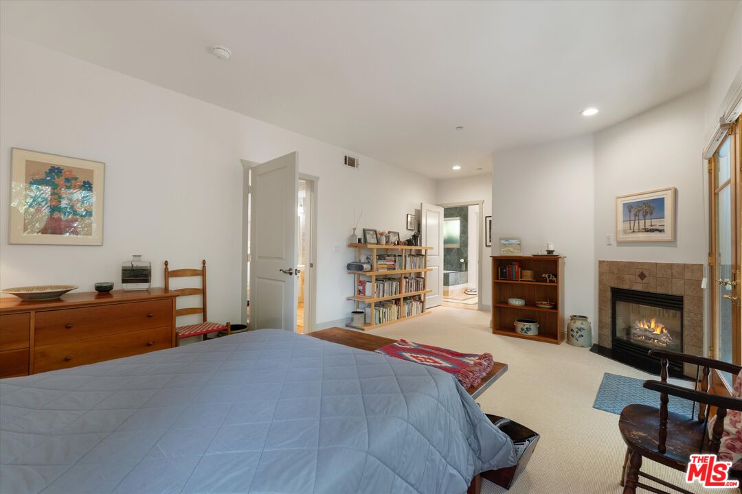 2411 4th St Unit: 3