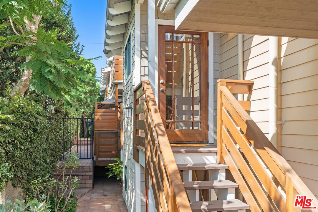 2411 4th St Unit: 3