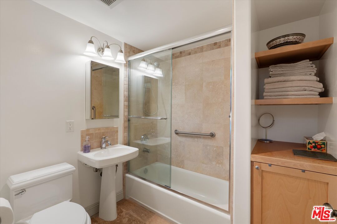 2411 4th St Unit: 3