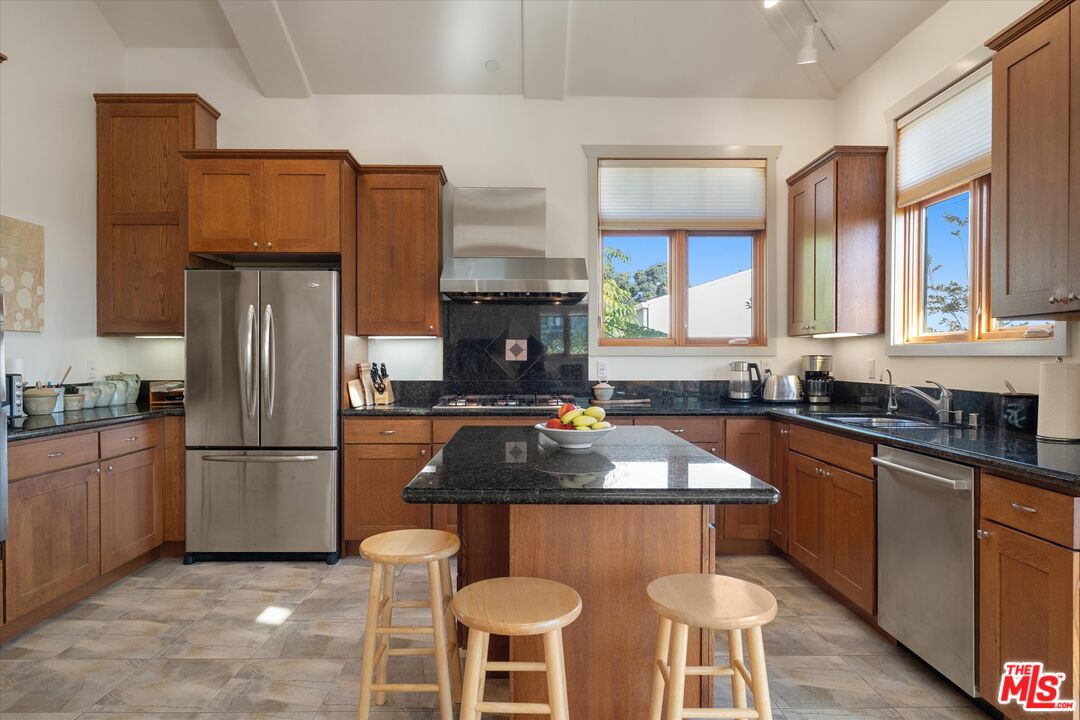 2411 4th St Unit: 3