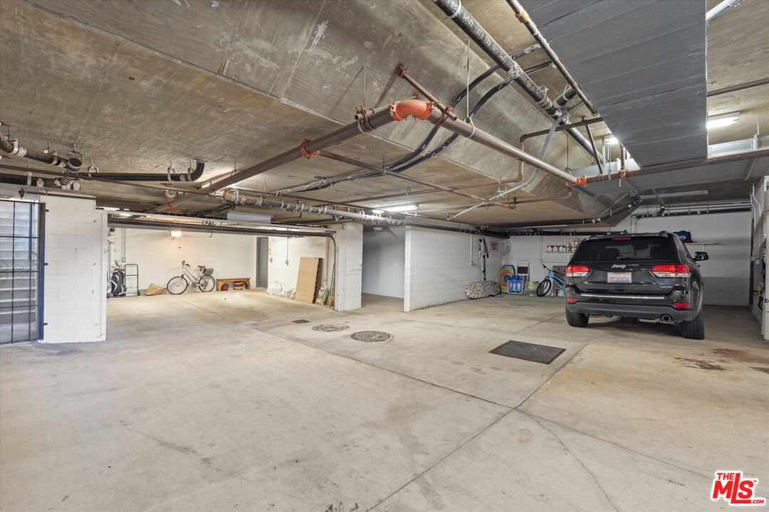 2411 4th St Unit: 3