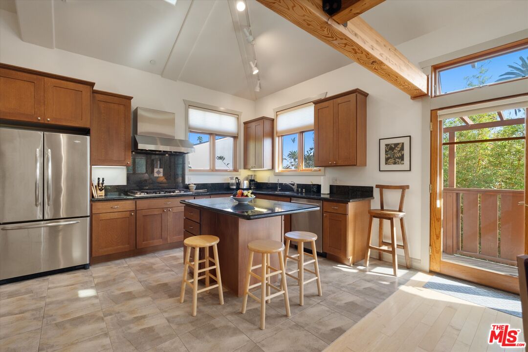 2411 4th St Unit: 3