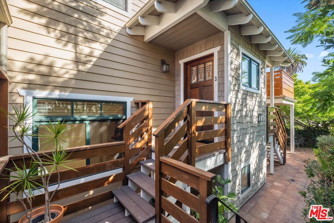 2411 4th St Unit: 3