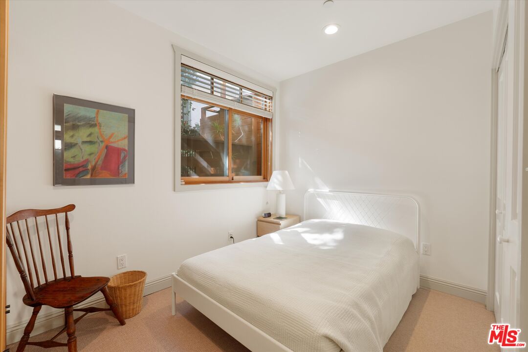 2411 4th St Unit: 3