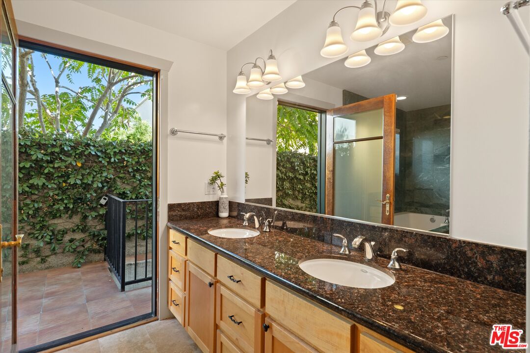 2411 4th St Unit: 3