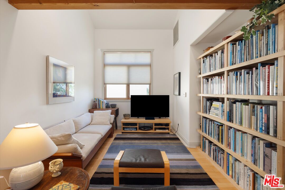 2411 4th St Unit: 3