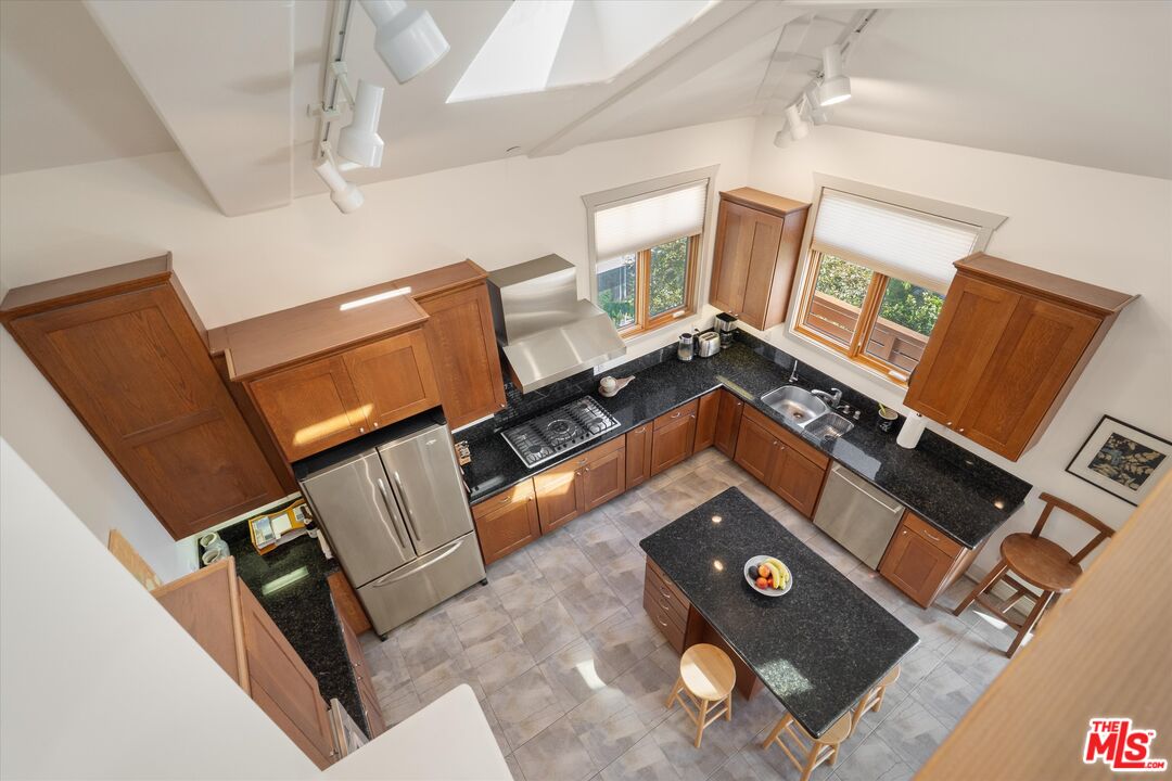 2411 4th St Unit: 3