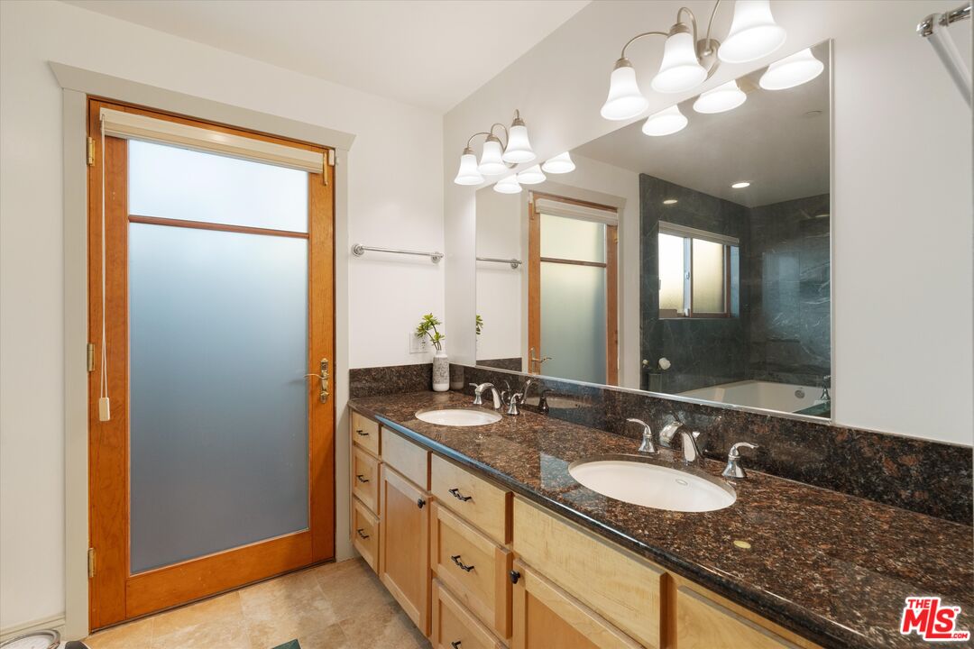 2411 4th St Unit: 3