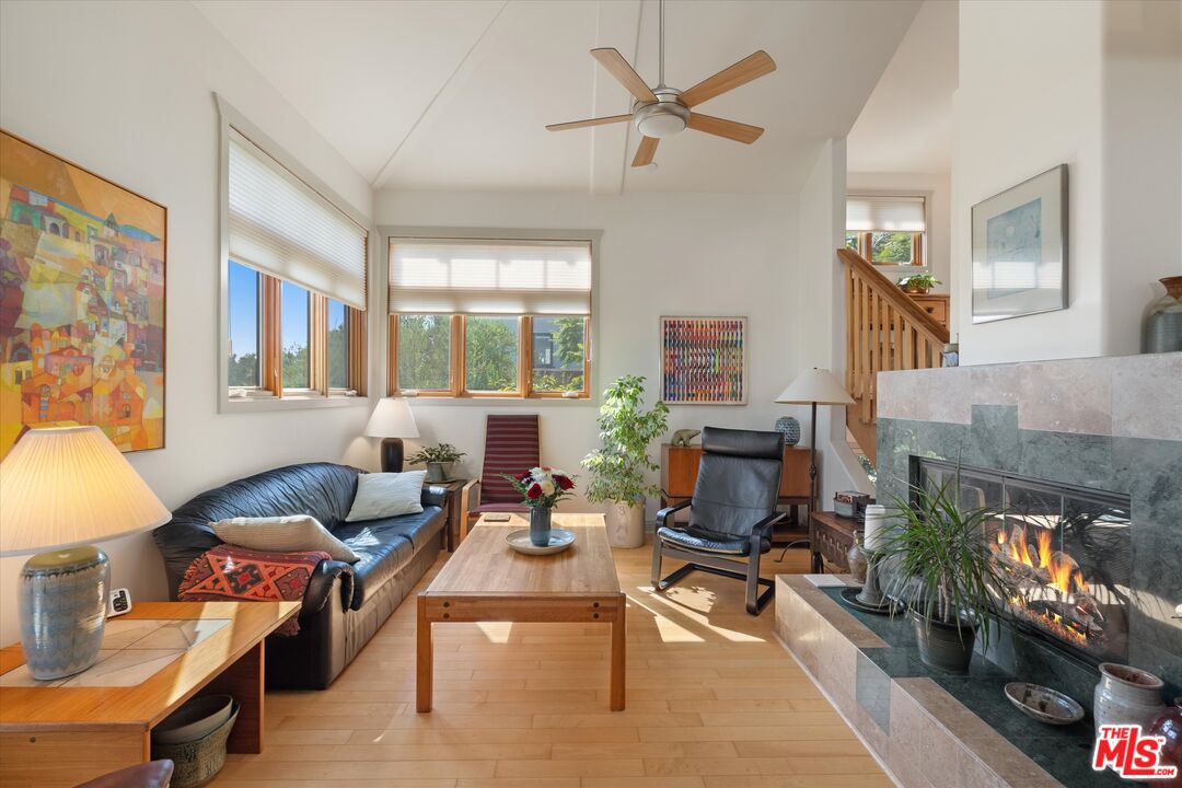 2411 4th St Unit: 3