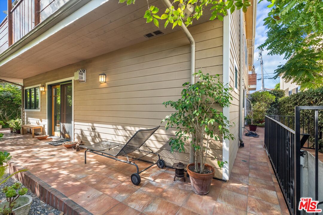 2411 4th St Unit: 3