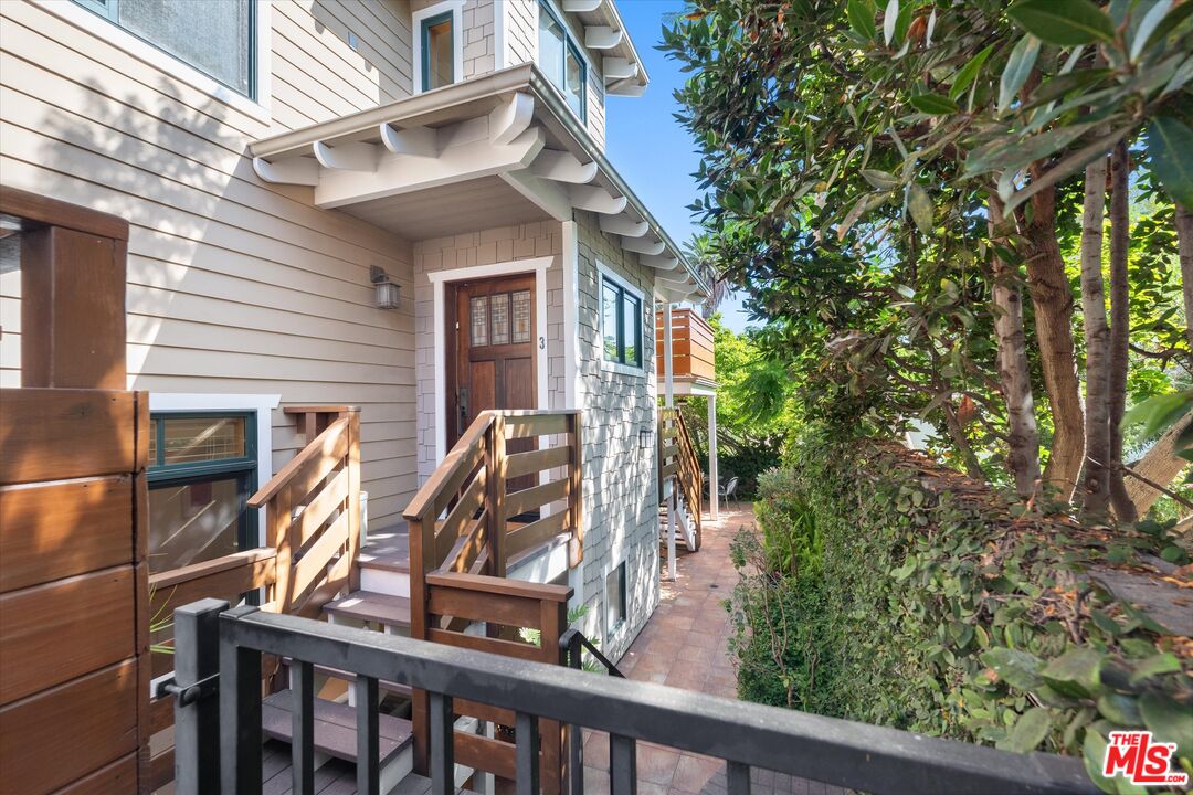 2411 4th St Unit: 3