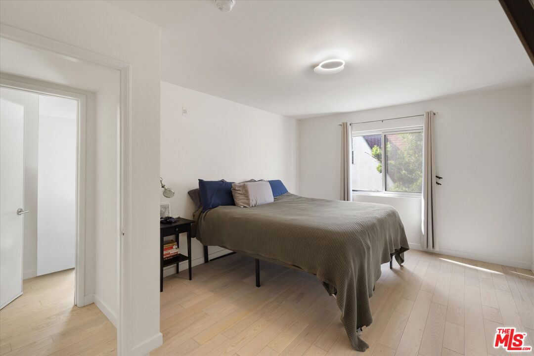 845 Brooks Ave Unit: 1