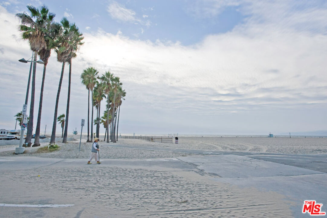 845 Brooks Ave Unit: 1