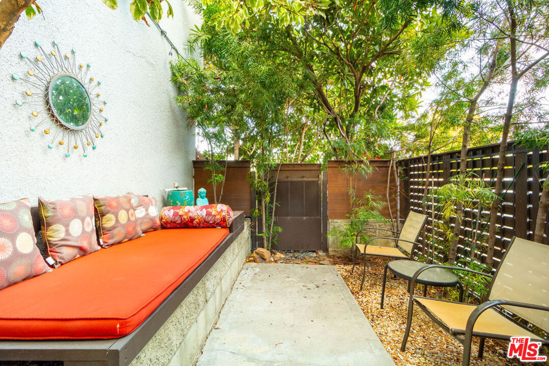 845 Brooks Ave Unit: 1