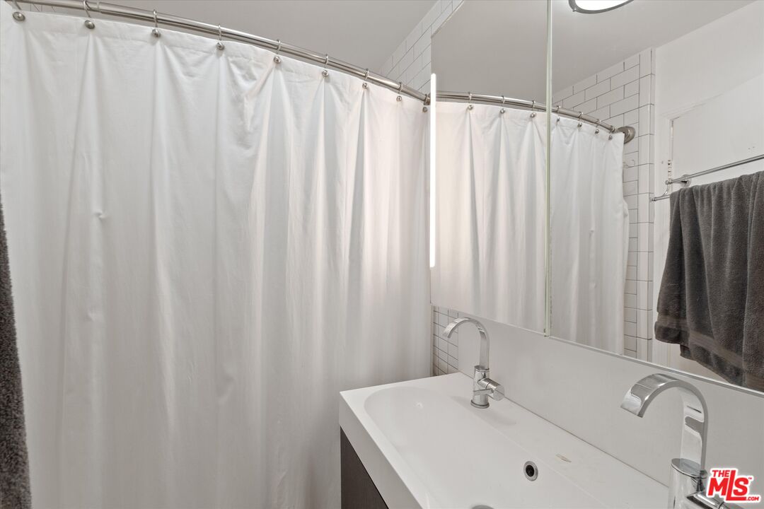 845 Brooks Ave Unit: 1