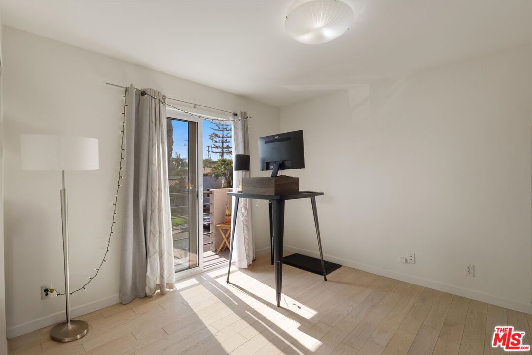 845 Brooks Ave Unit: 1