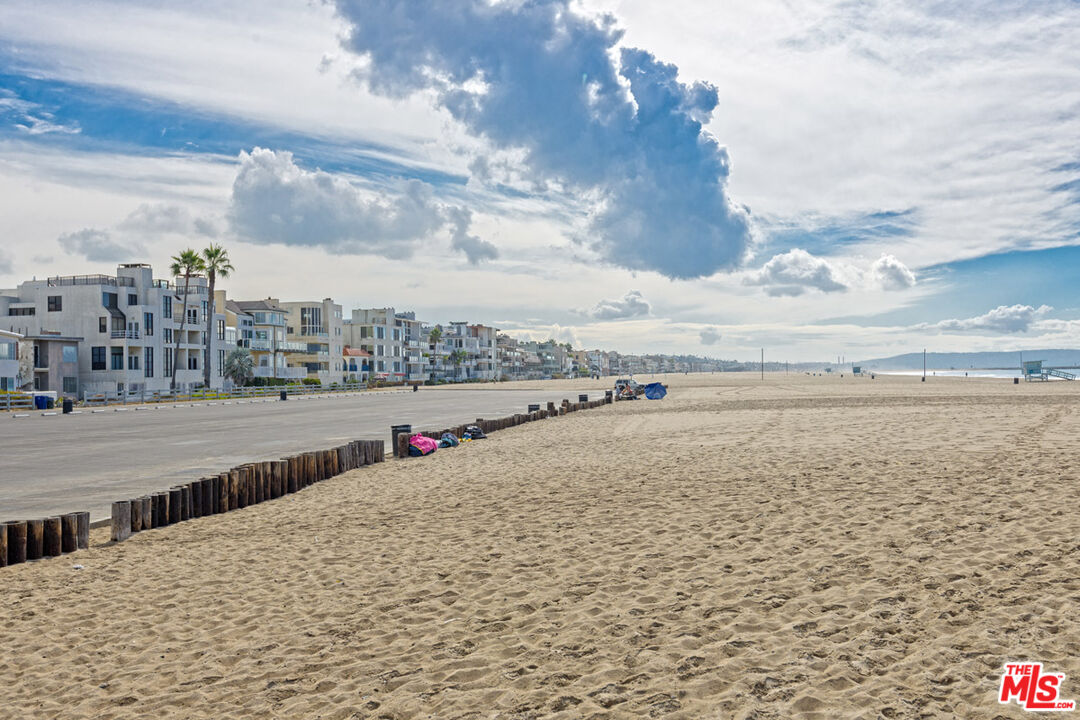 845 Brooks Ave Unit: 1