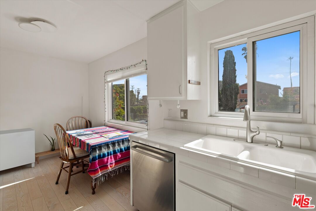 845 Brooks Ave Unit: 1