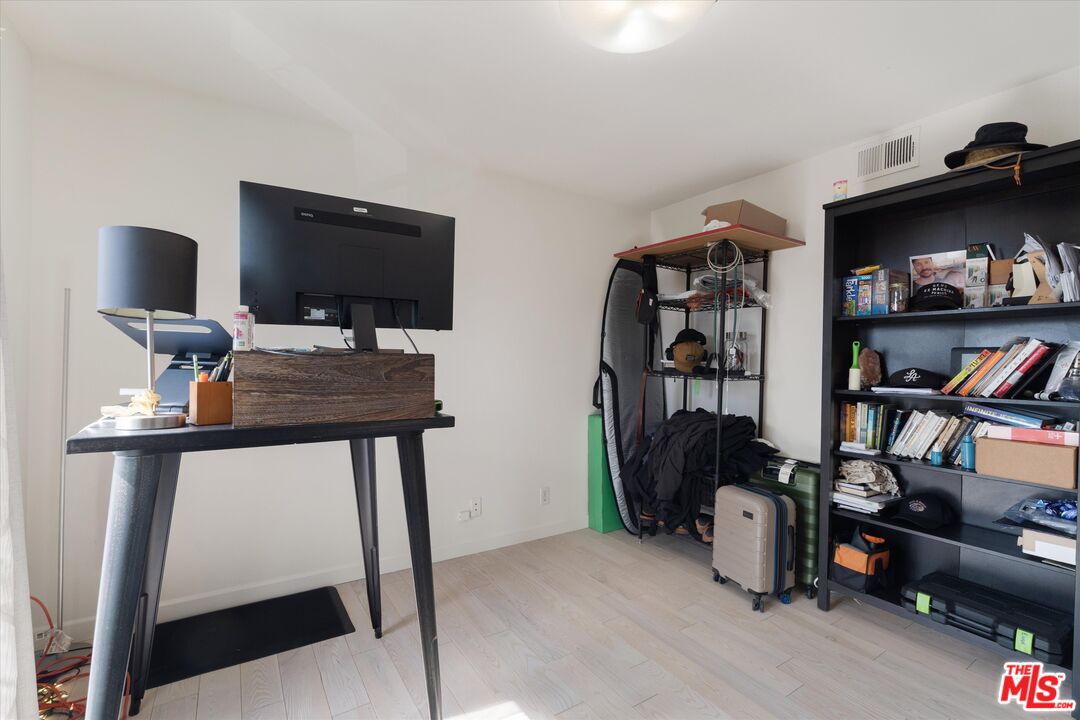 845 Brooks Ave Unit: 1