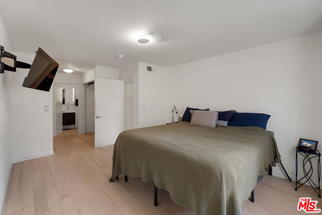 845 Brooks Ave Unit: 1