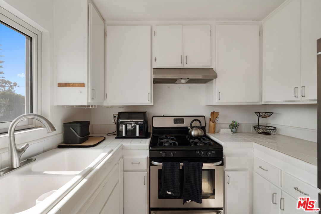 845 Brooks Ave Unit: 1