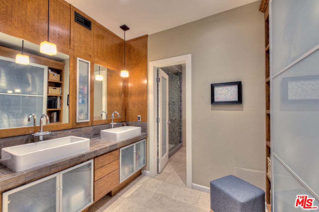 2663 Centinela Ave Unit: 308