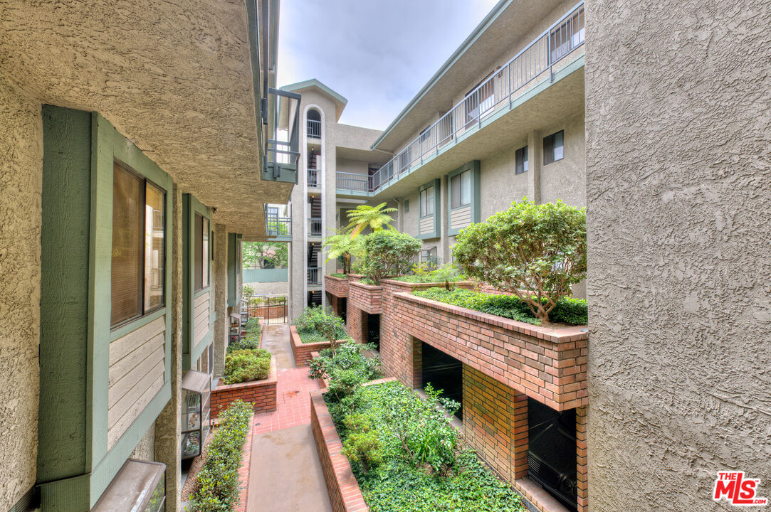 2663 Centinela Ave Unit: 308