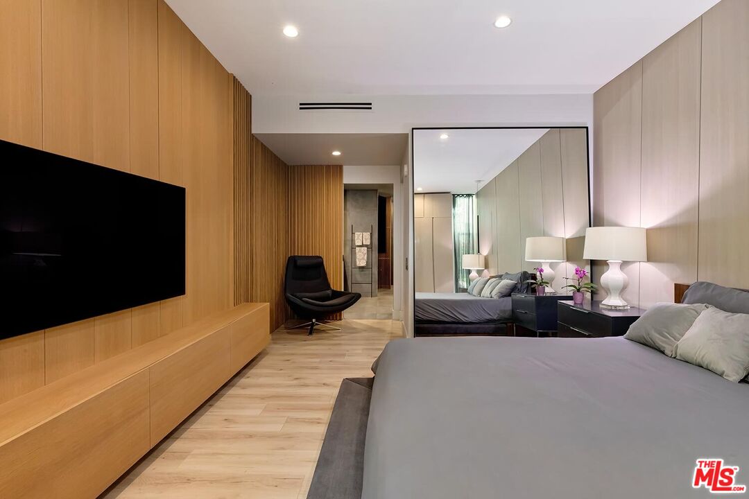 814 Amherst Ave Unit: #103