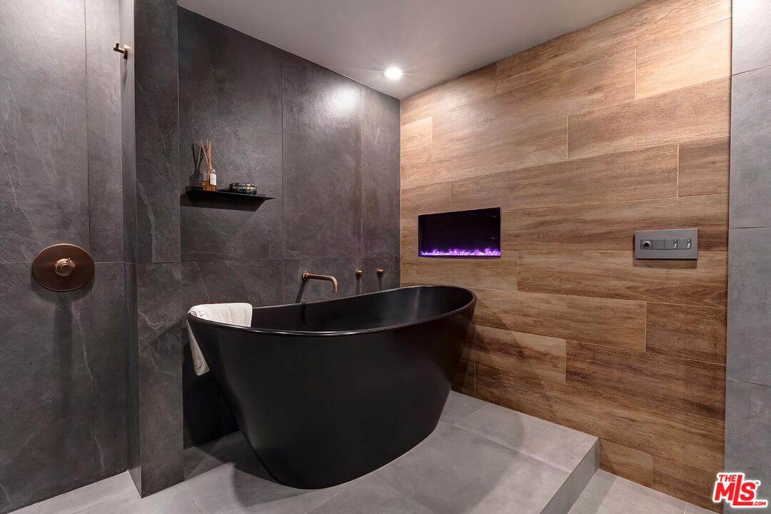 814 Amherst Ave Unit: #103