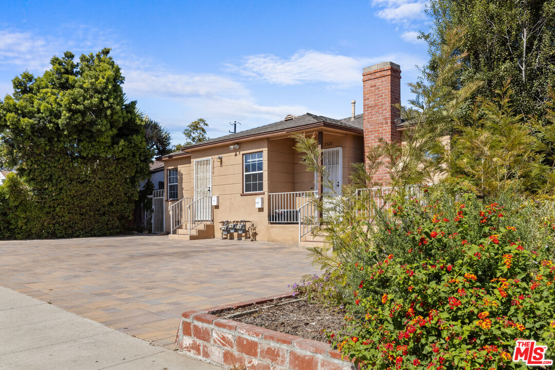 2526 Military Ave