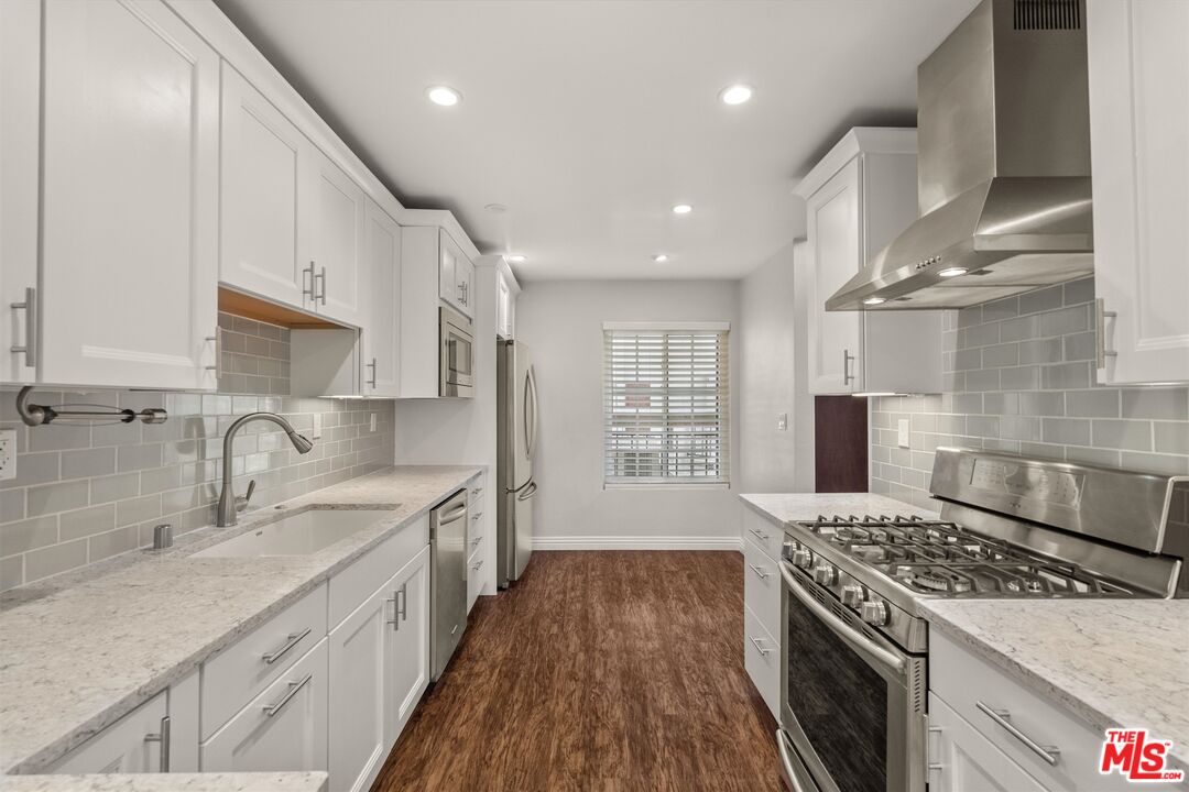 12321 Ocean Park Blvd Unit: 14