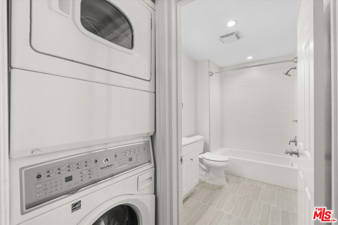 12321 Ocean Park Blvd Unit: 14