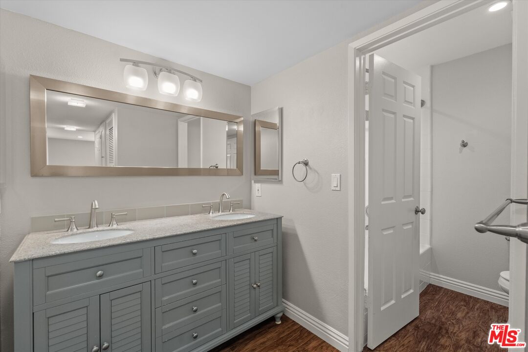 12321 Ocean Park Blvd Unit: 14