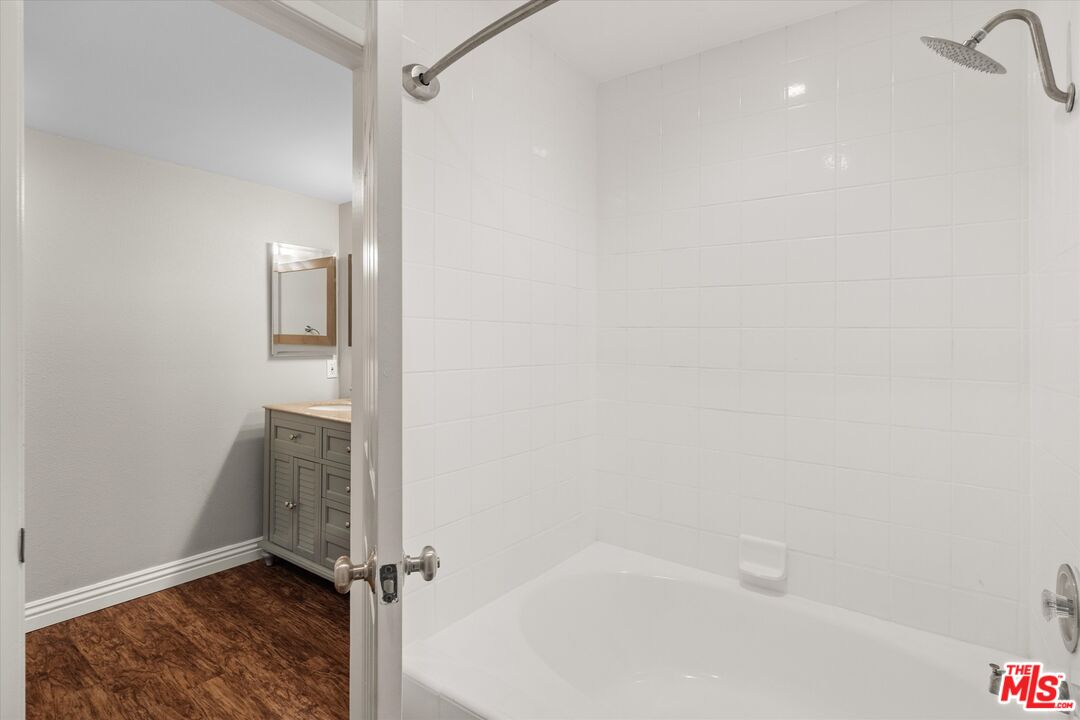 12321 Ocean Park Blvd Unit: 14