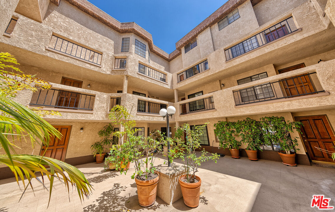 12321 Ocean Park Blvd Unit: 14