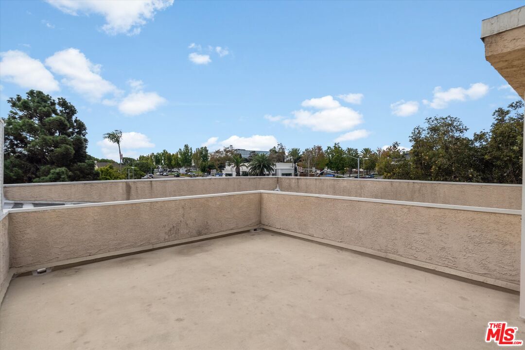 12321 Ocean Park Blvd Unit: 14