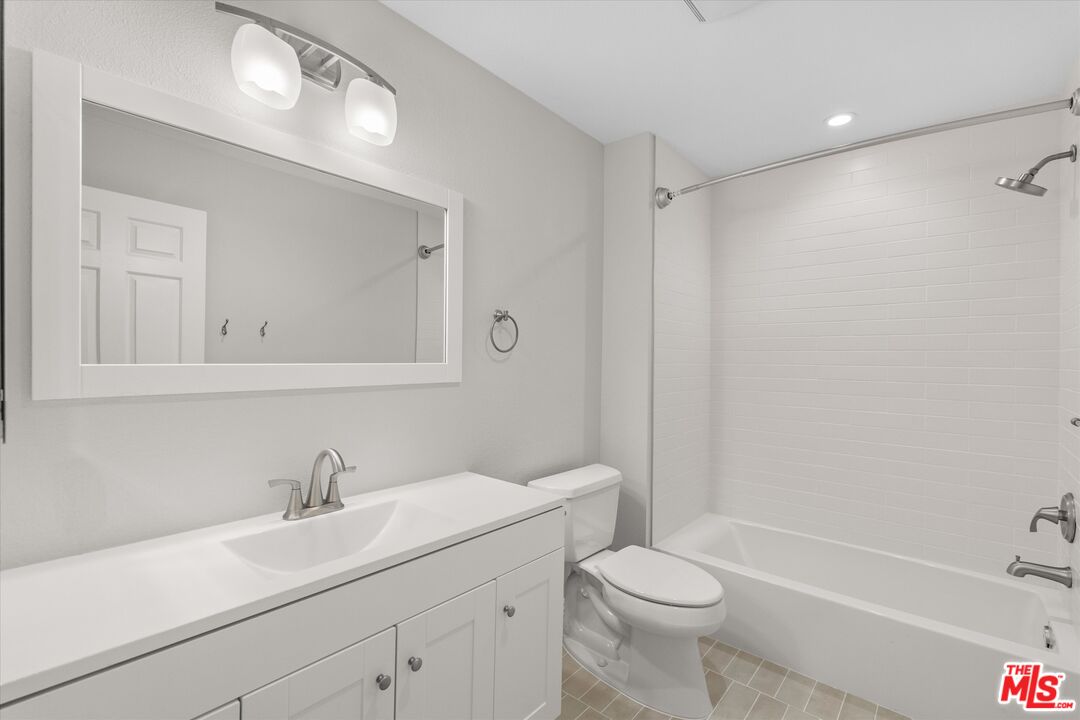 12321 Ocean Park Blvd Unit: 14