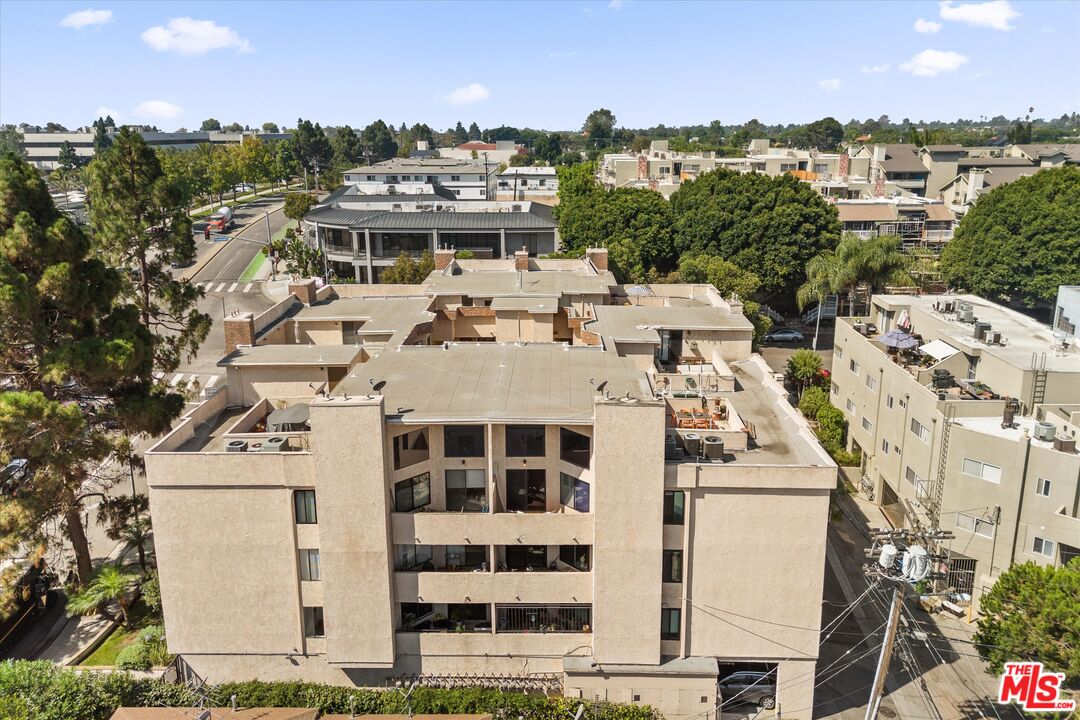 12321 Ocean Park Blvd Unit: 14