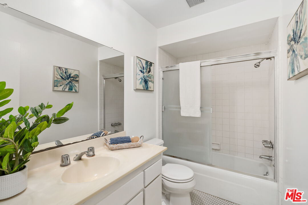 2311 4th St Unit: 205