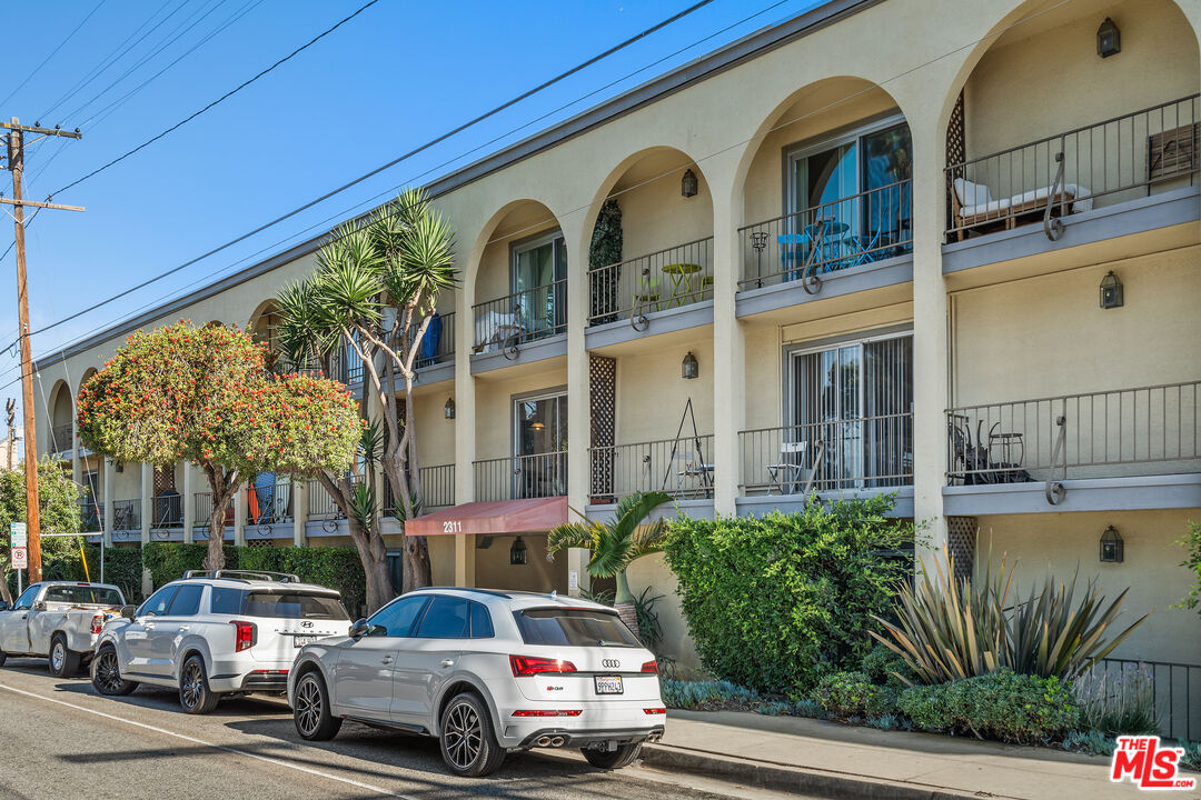 2311 4th St Unit: 205